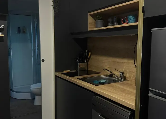 Sunny Rest Nest Vikendica *